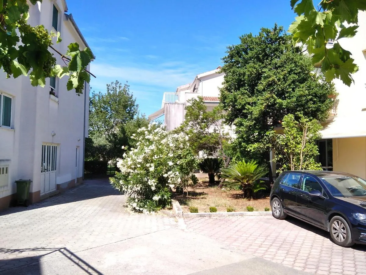 Apartments With A Parking Space Kastel Stafilic, Kastela - 20694