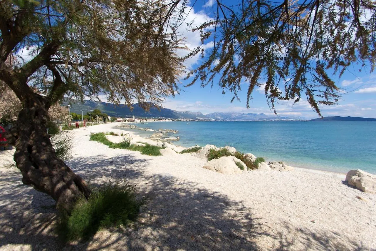 Apartments With A Parking Space Kastel Stafilic, Kastela - 20694 0*,  Croatia