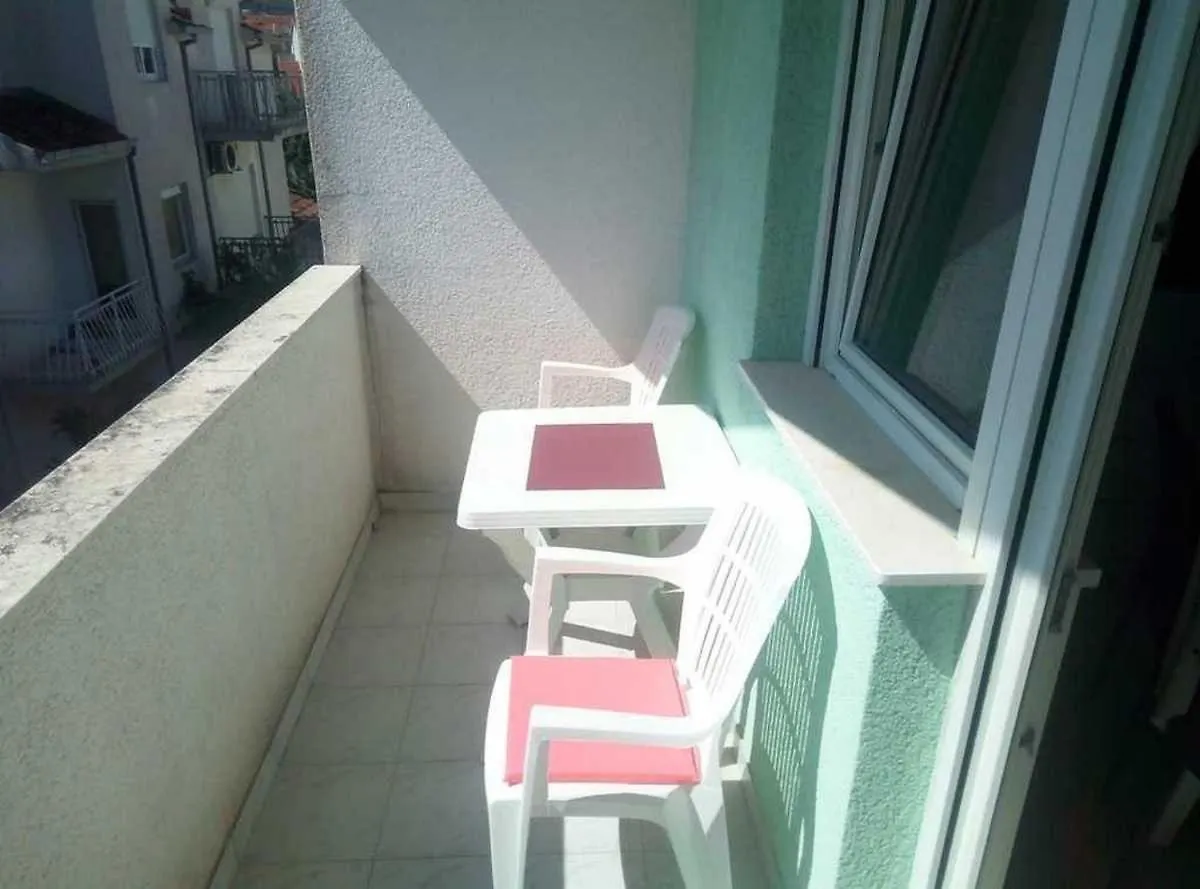 Apartments With A Parking Space Kastel Stafilic, Kastela - 20694