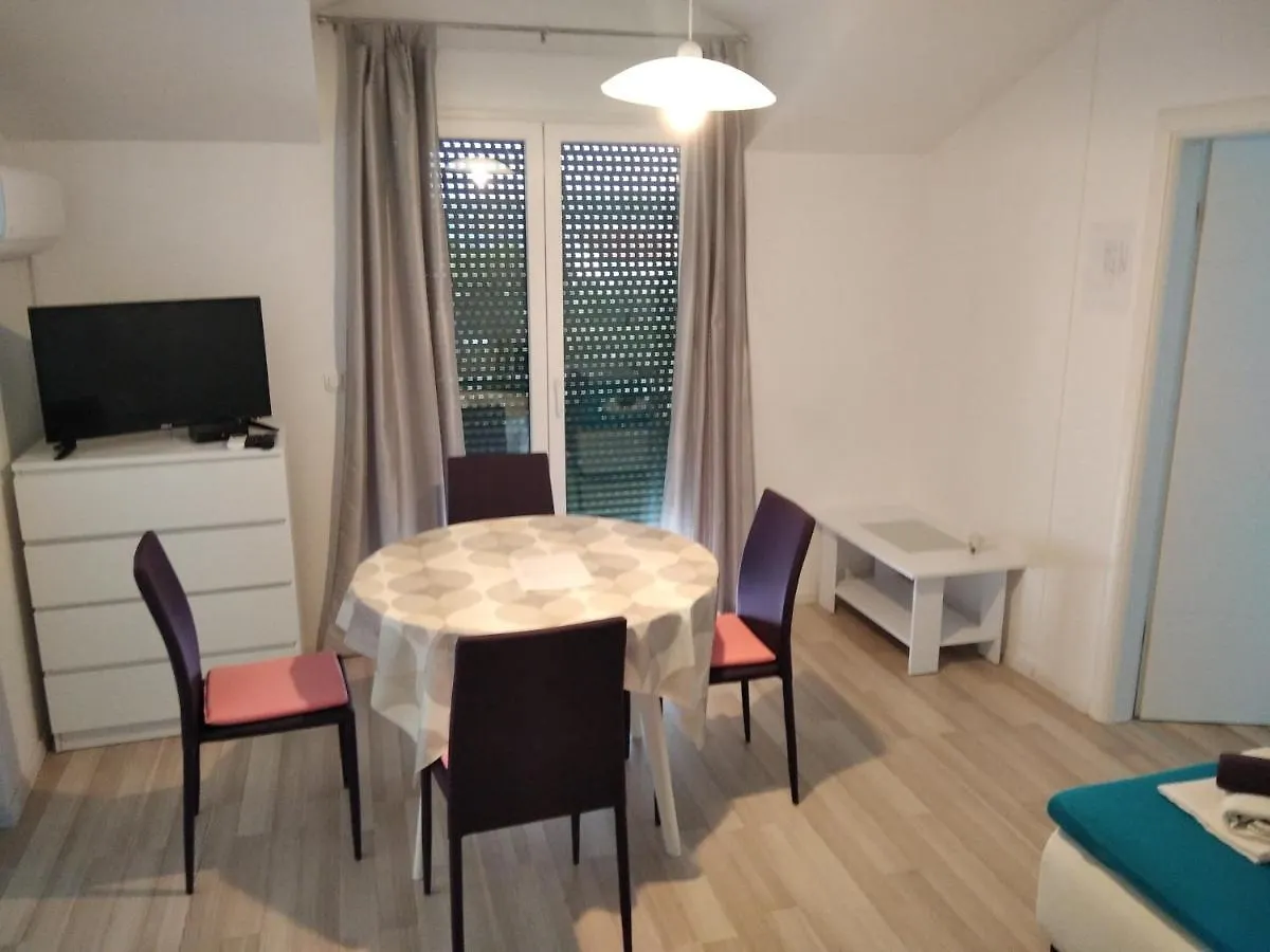 Apartments With A Parking Space Kastel Stafilic, Kastela - 20694 Croatia