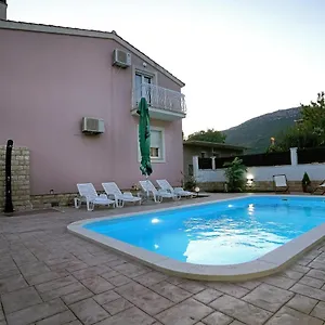 Willa Tago With Heated New Pool, Kaštela